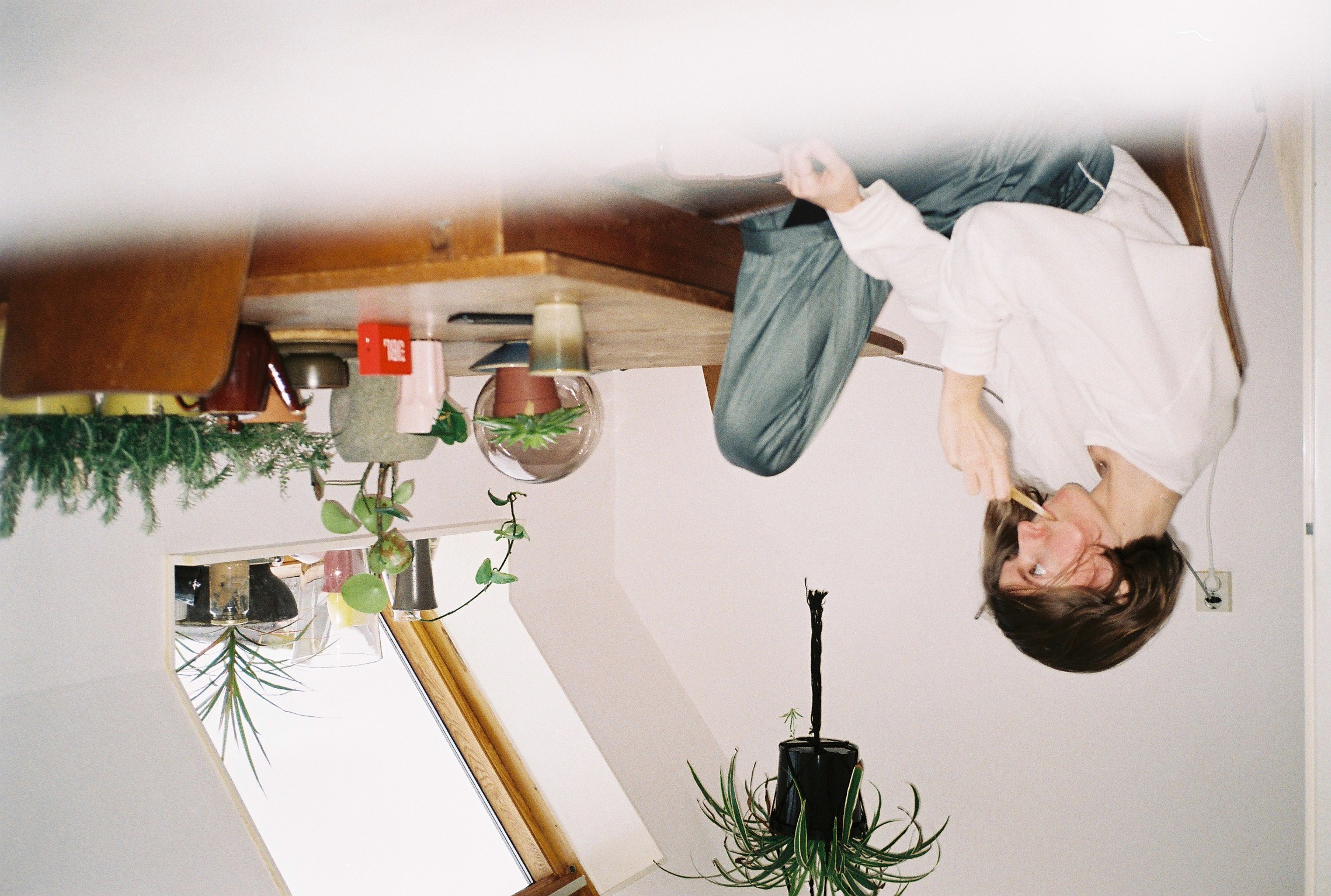 portrait/kirsten-table.jpg